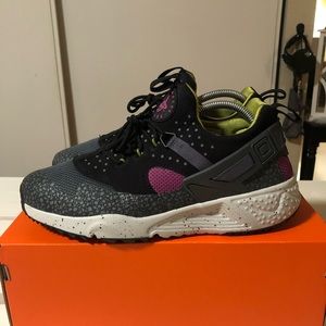 Nike Huarache Utility size 9.5